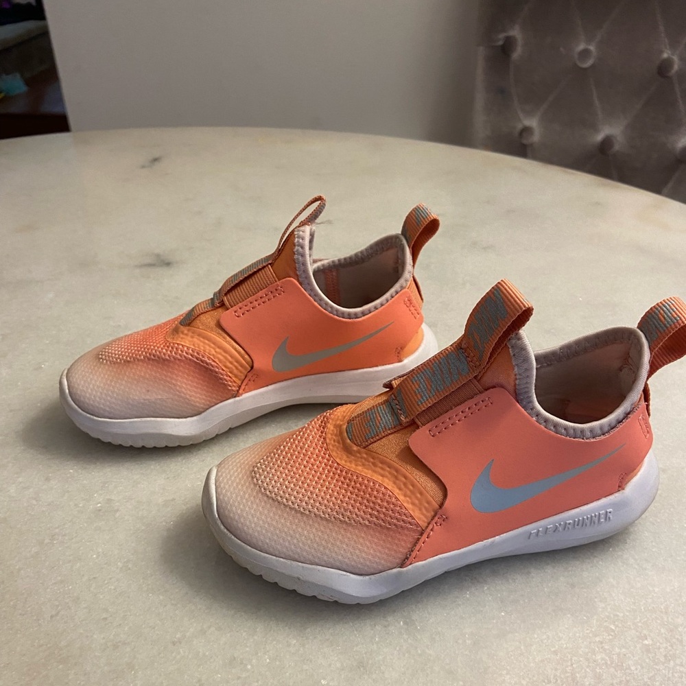 Nike Kids Size 9 T shoe